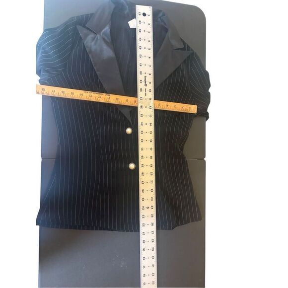 Frederick of Hollywood  Vintage Black Pinstripe Blazer with Satin Lapel and Pear - Picture 11 of 12